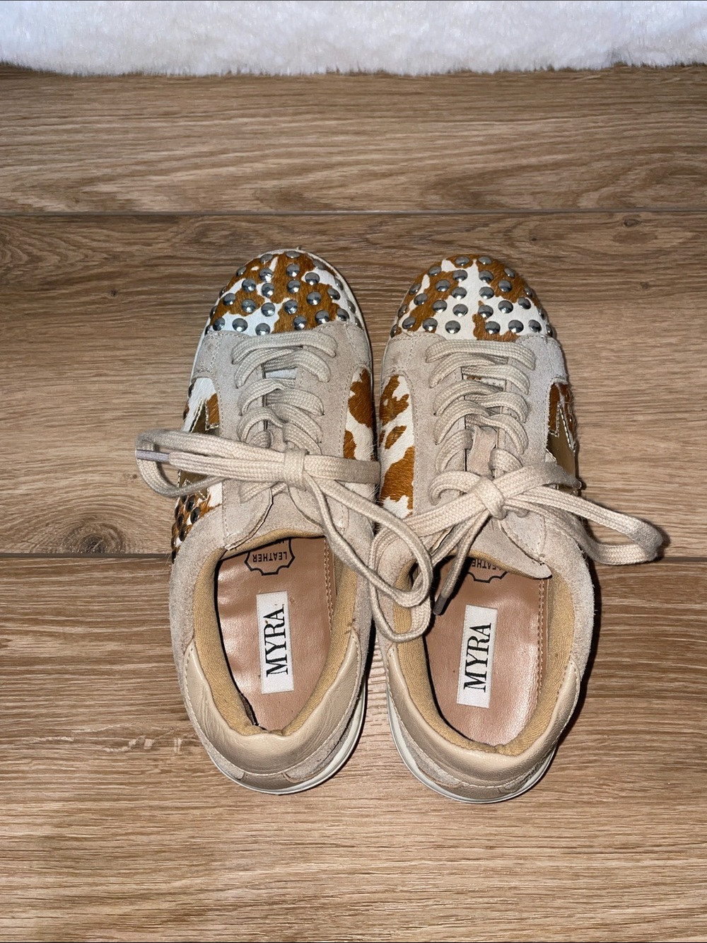 Myra Grin Sneakers - Picture 5 of 9